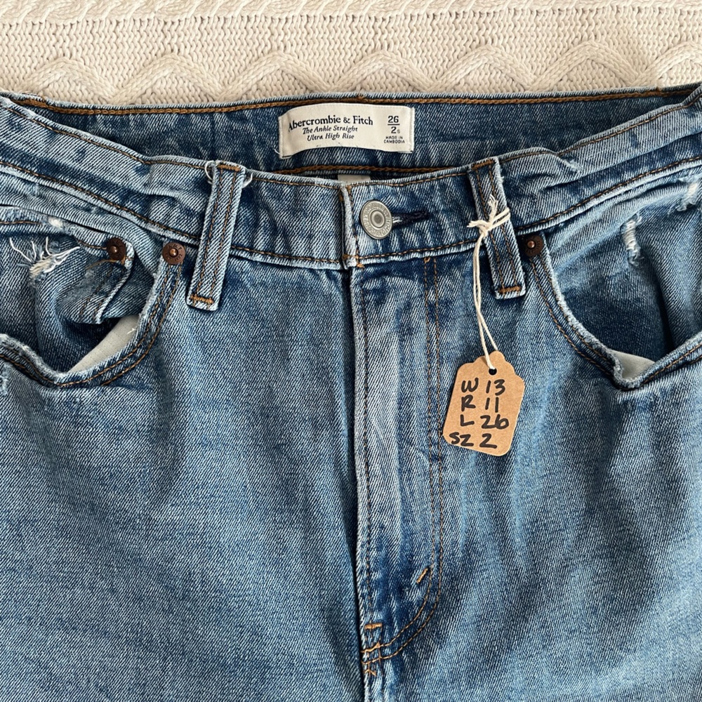 Abercrombie & Fitch Distressed Ankle Straight Hi-Rise Jeans Women’s Size 2 - Picture 14 of 16